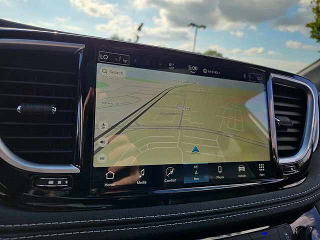 New 2026 Chrysler Pacifica Limited w/ Uconnect Theater Family Group image 11