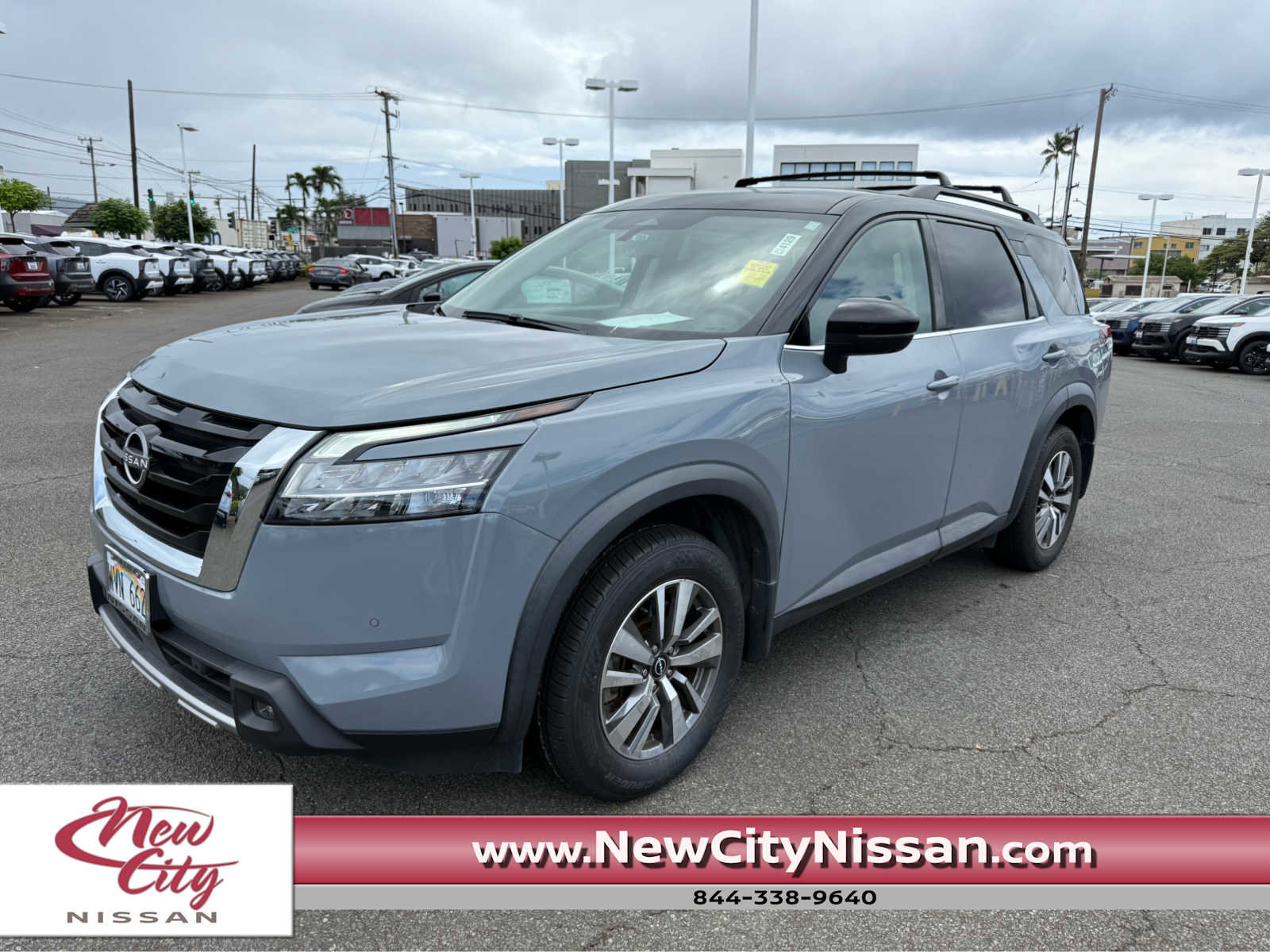 Used 2023 Nissan Pathfinder SL