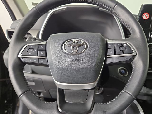Used 2025 Toyota Highlander XLE image 23
