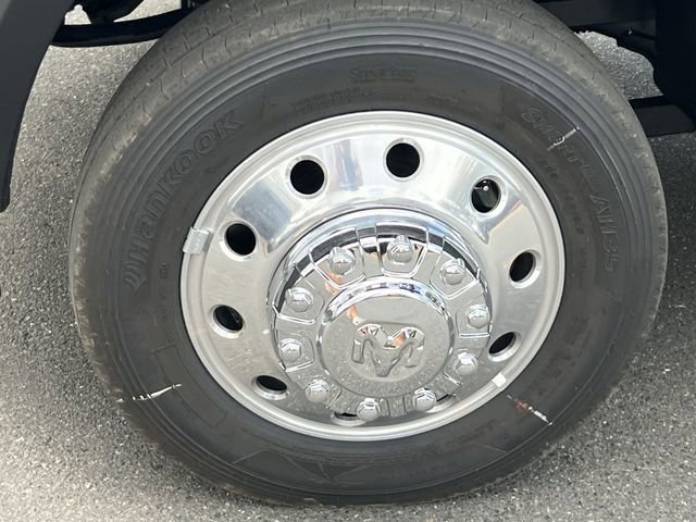 New 2025 RAM 5500 4x4 Regular Cab image 17