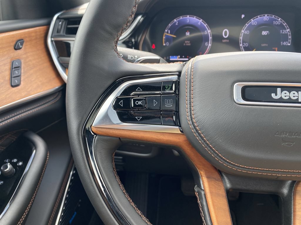Used 2023 Jeep Grand Cherokee L Summit AWD/4WD image 19