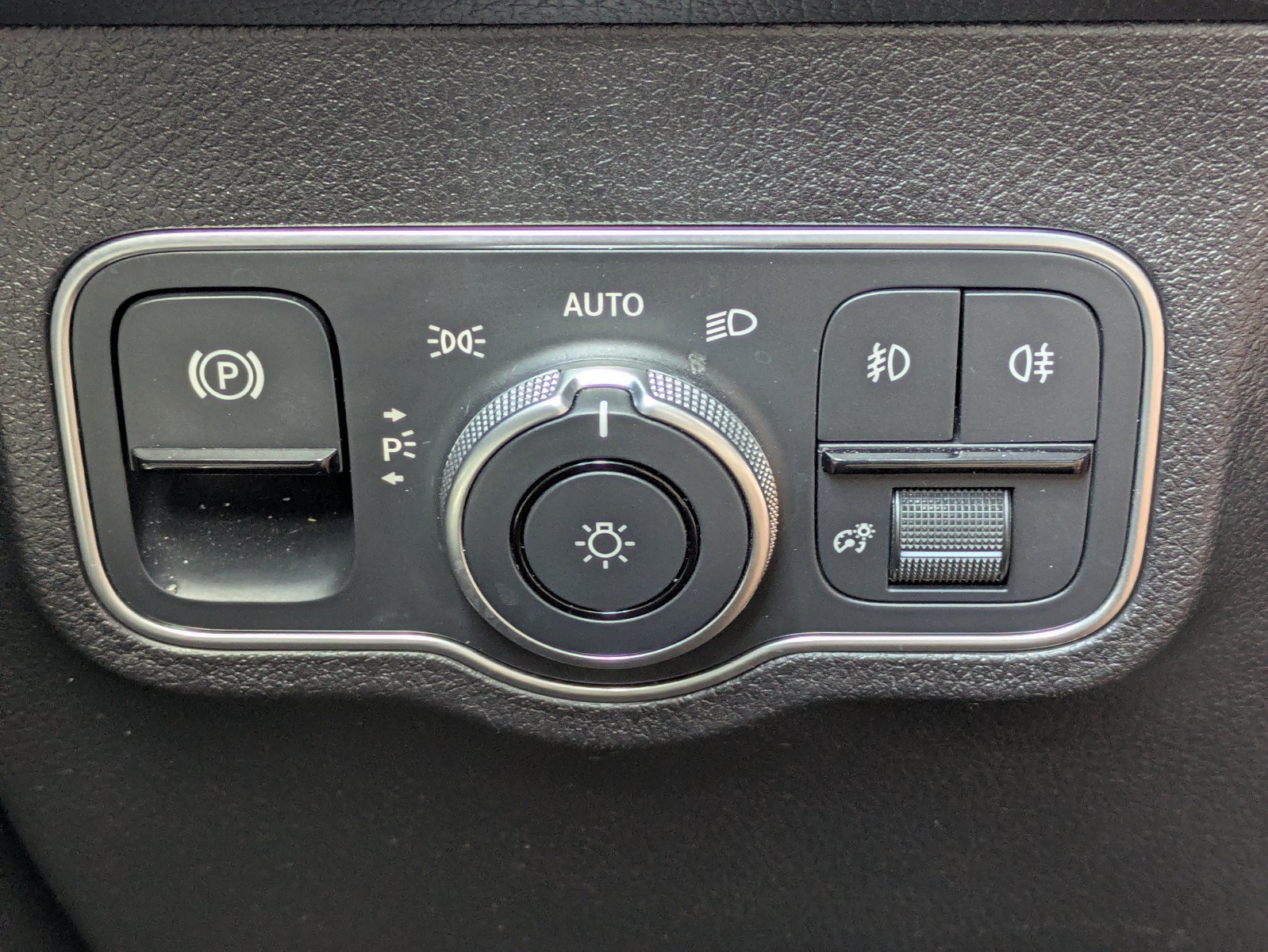 Used 2025 Mercedes-Benz GLB 250 w/ Exclusive Package image 20