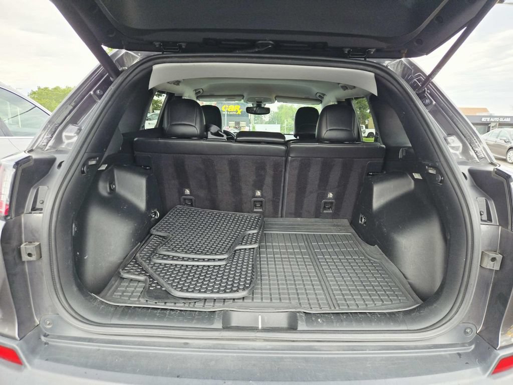 Used 2019 Jeep Cherokee Latitude Plus w/ Comfort/Convenience Group AWD/4WD image 13