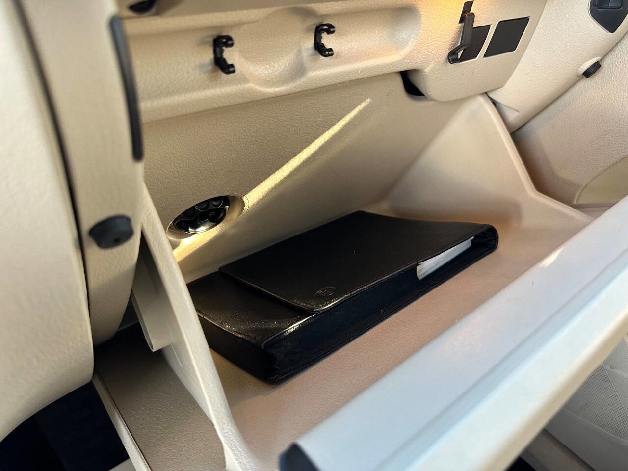 Used 2016 Volkswagen Tiguan S image 23