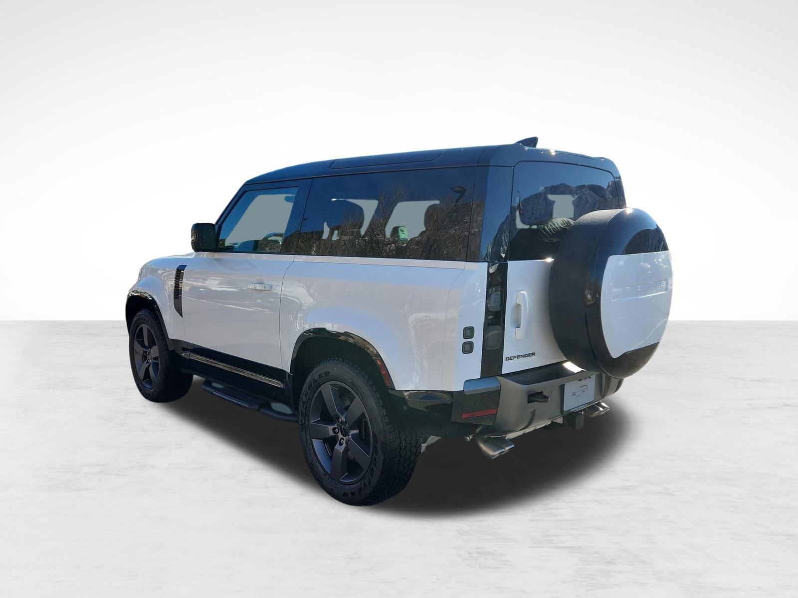 New 2026 Land Rover Defender 90 V8 image 3