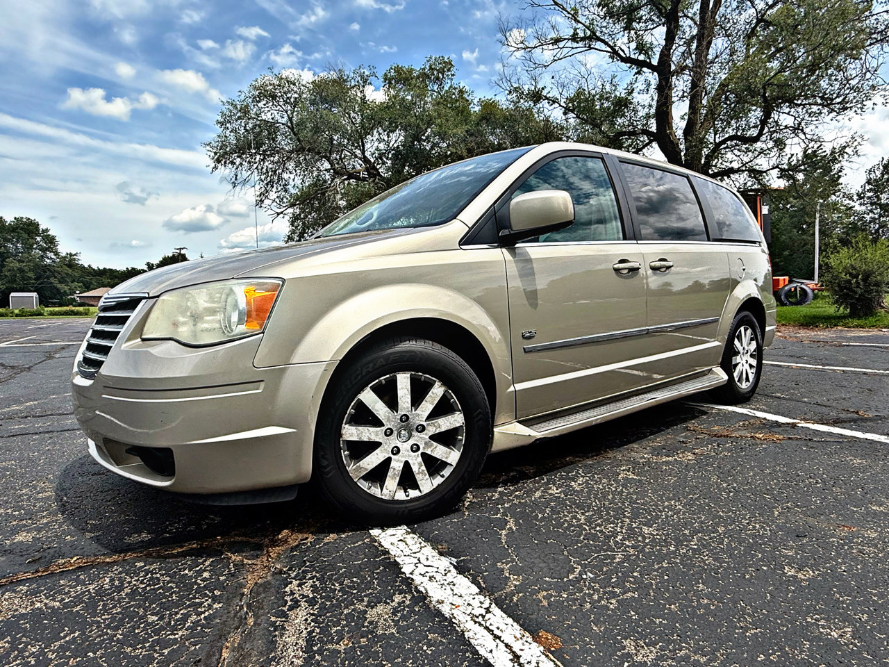 Used 2009 Chrysler Town & Country Touring