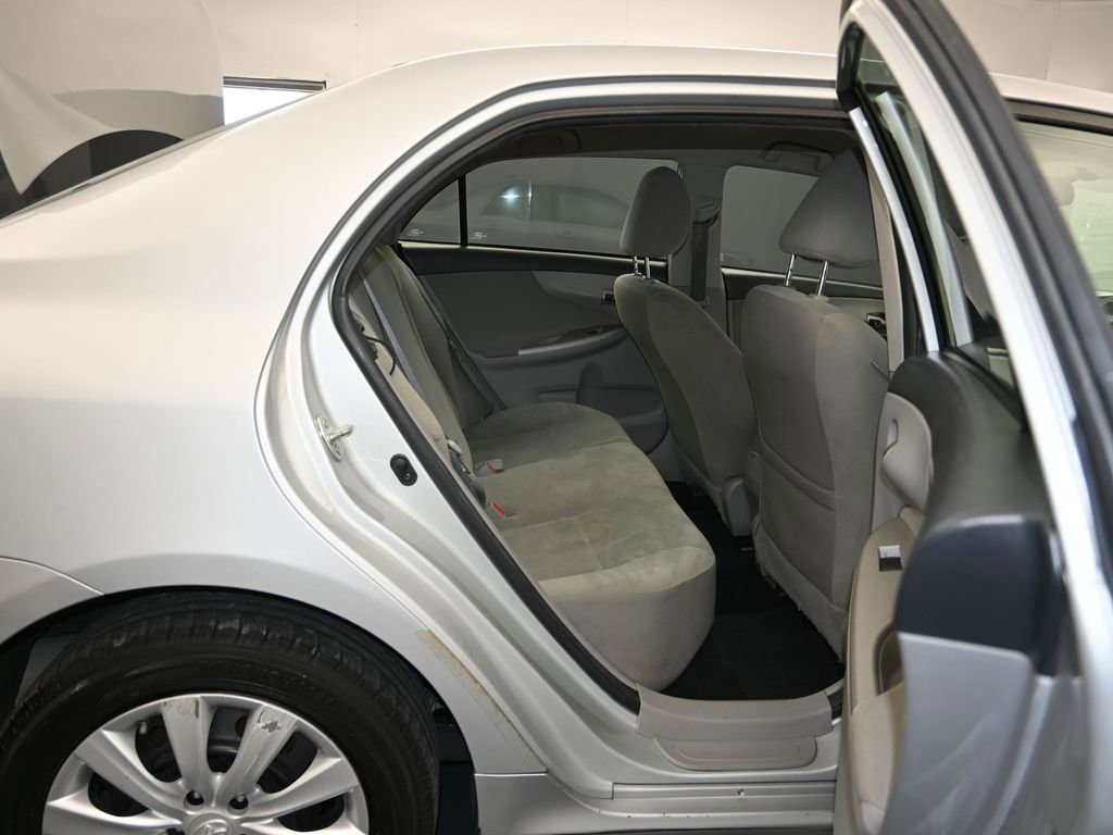 Used 2013 Toyota Corolla LE FWD image 23
