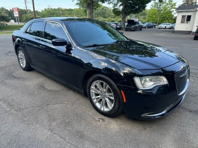Used 2017 Chrysler 300 Limited RWD image 7