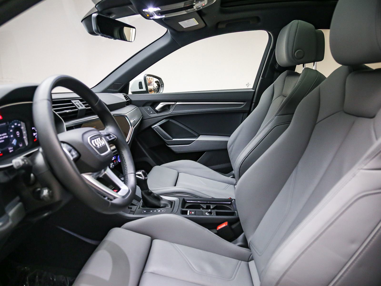 Certified 2025 Audi Q3 2.0T Premium w/ Convenience Package AWD/4WD image 19