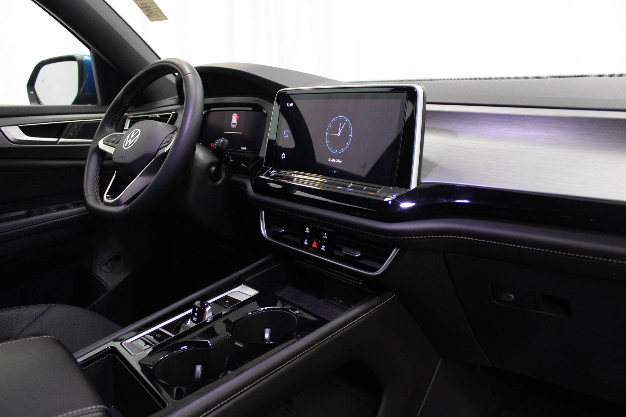 Used 2024 Volkswagen Atlas Cross Sport SE image 28