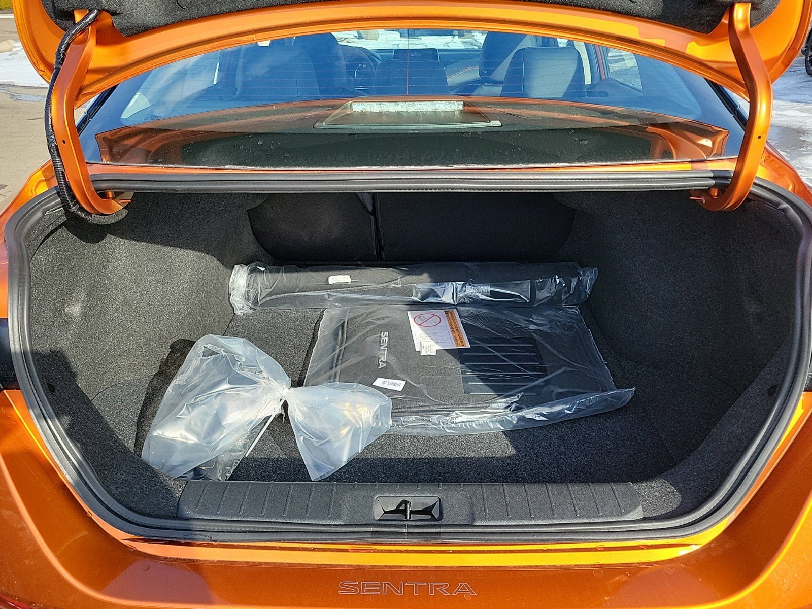 Used 2025 Nissan Sentra SR w/ SR Premium Package image 8