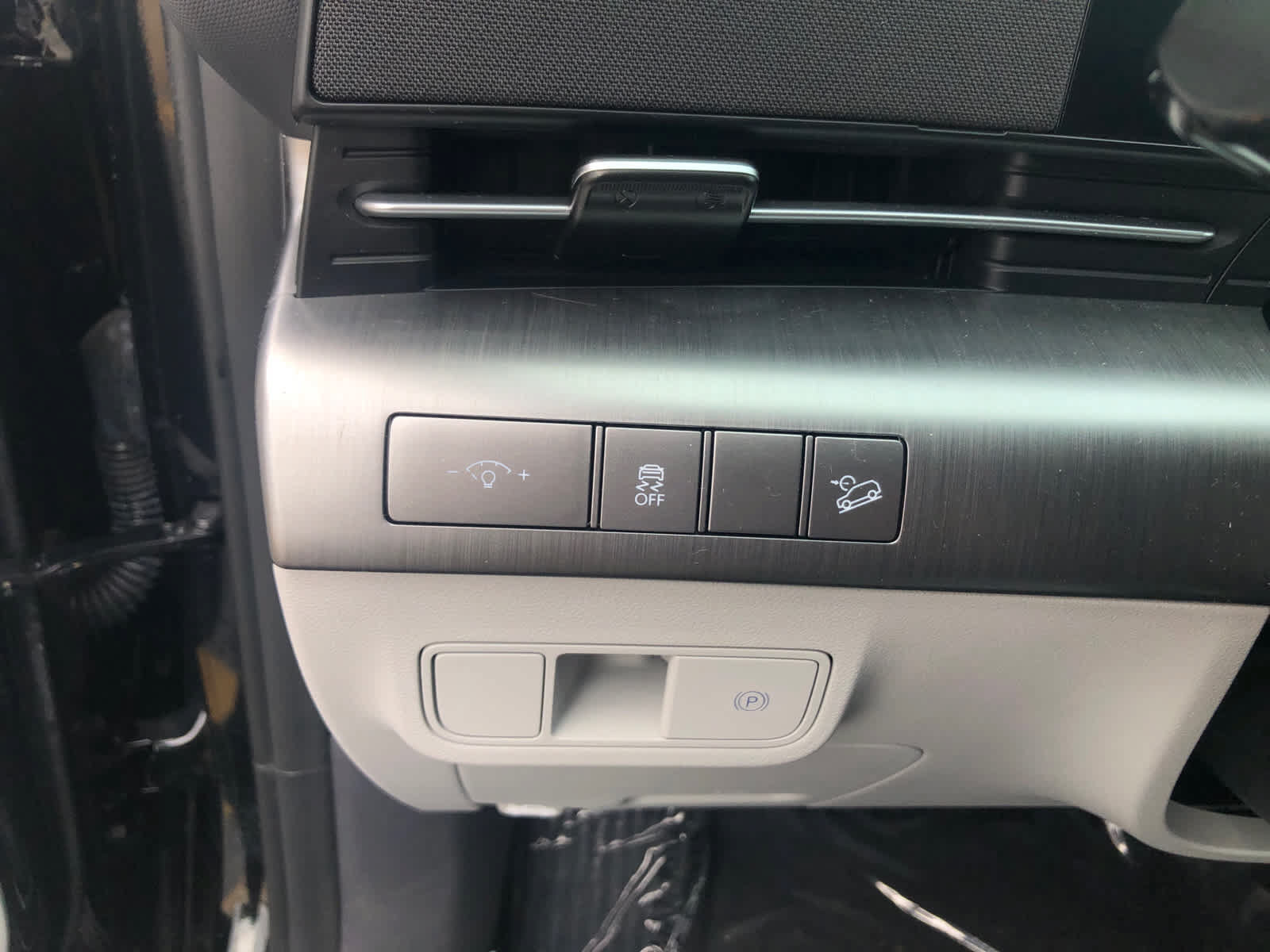 Certified 2025 Hyundai Kona SEL AWD/4WD image 10