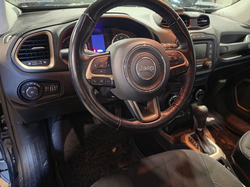 Used 2017 Jeep Renegade Latitude w/ Popular Equipment Group AWD/4WD image 4