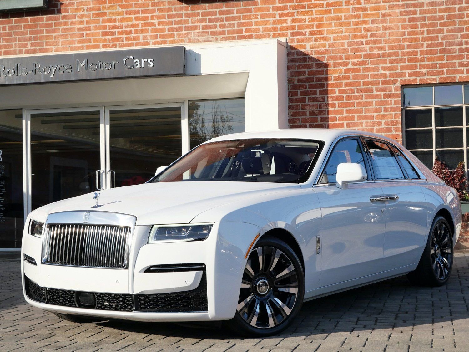 Used 2024 Rolls-Royce Ghost image 1