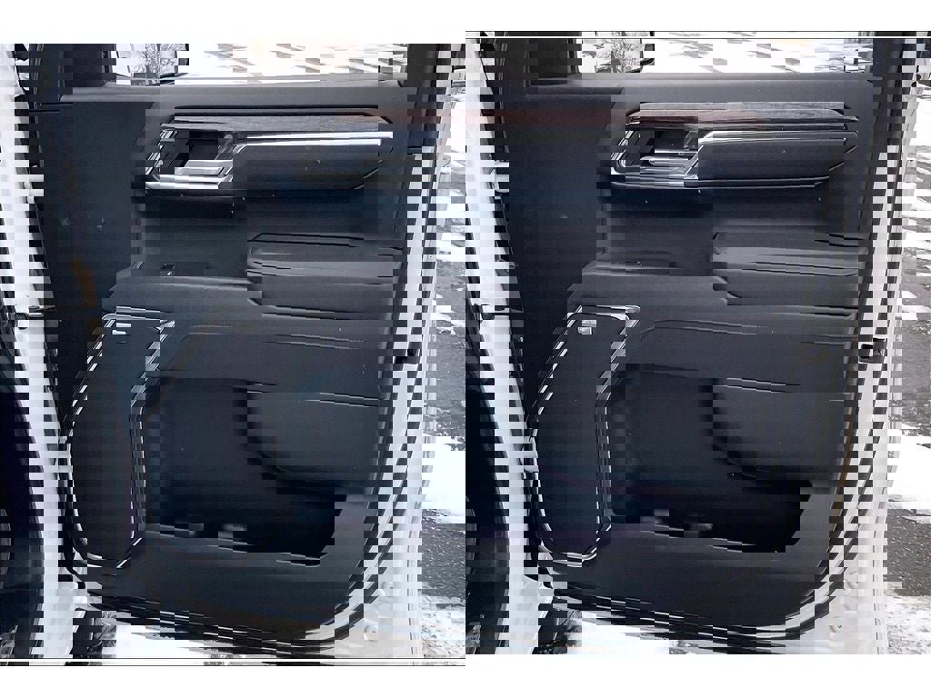 Used 2025 Chevrolet Silverado 1500 LTZ image 25