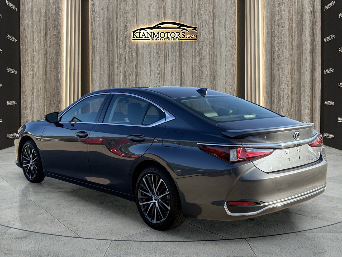 Used 2025 Lexus ES 300h ES 300h F SPORT Design w/ Premium Package image 4
