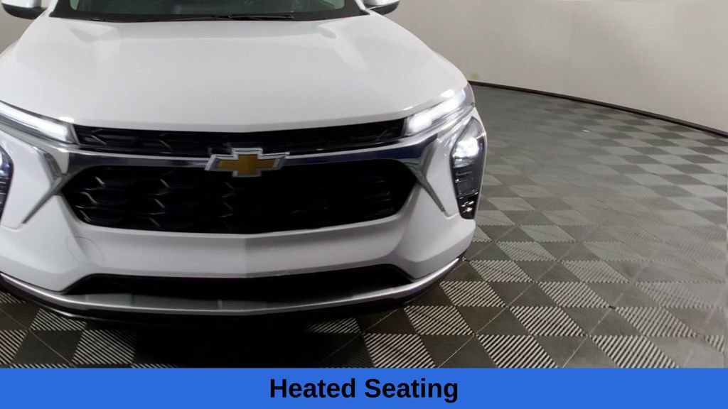 Certified 2025 Chevrolet Trax LT w/ Driver Confidence Package image 6