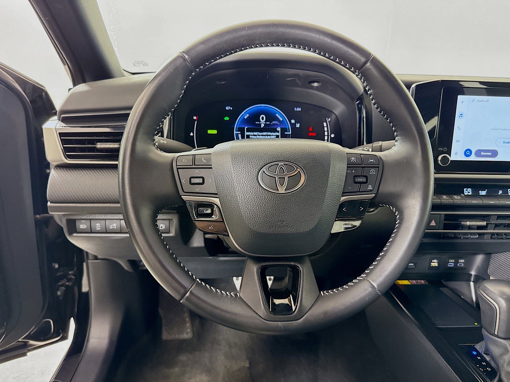 Used 2025 Toyota Camry SE FWD image 12