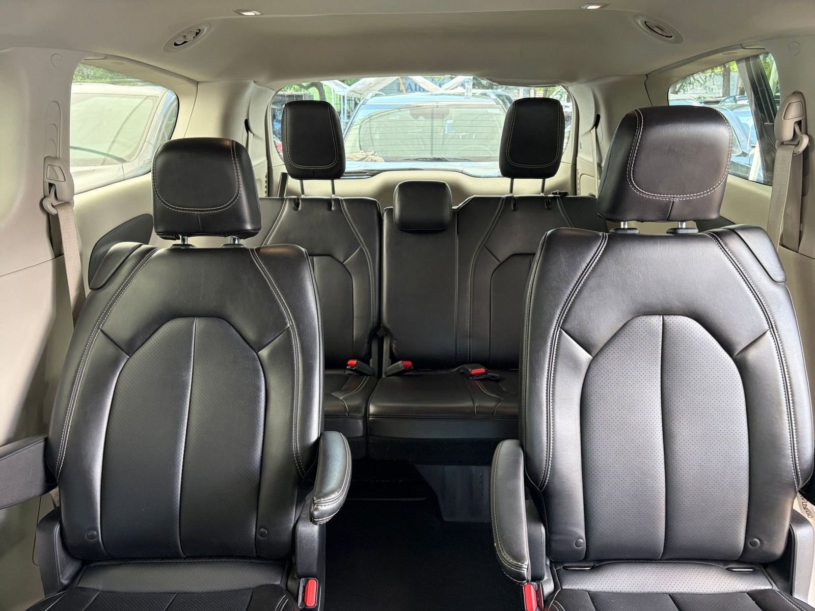 Used 2024 Chrysler Pacifica Touring-L FWD image 41