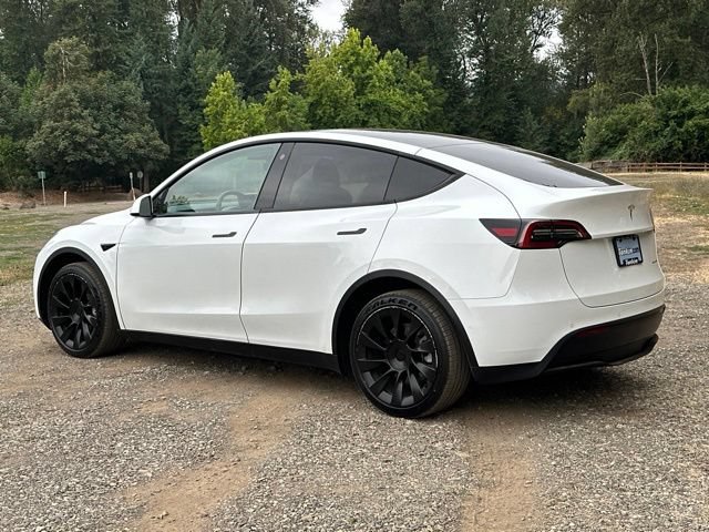 Used 2022 Tesla Model Y Long Range AWD/4WD image 7