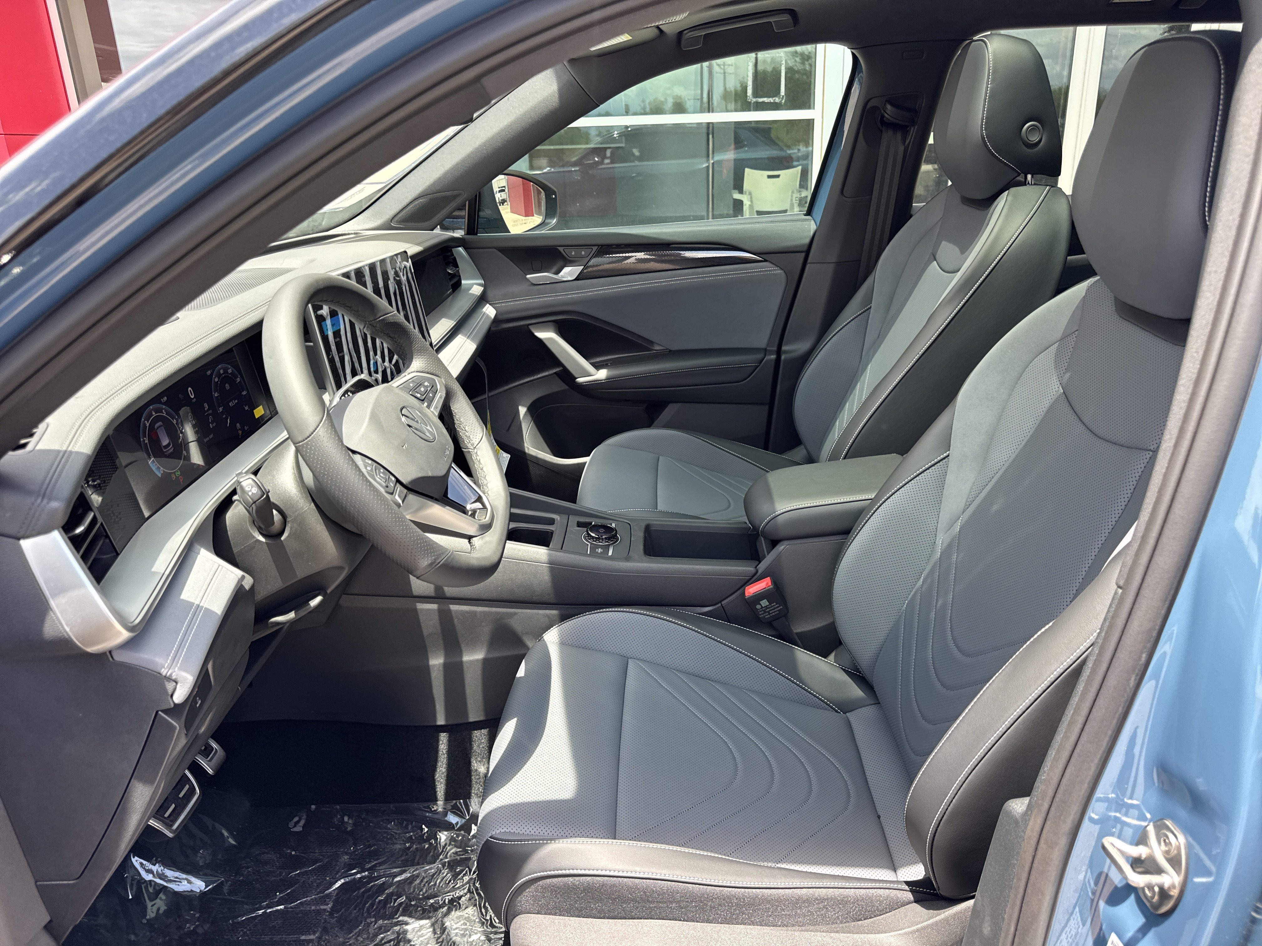 New 2026 Volkswagen Tiguan SE R-Line FWD image 9