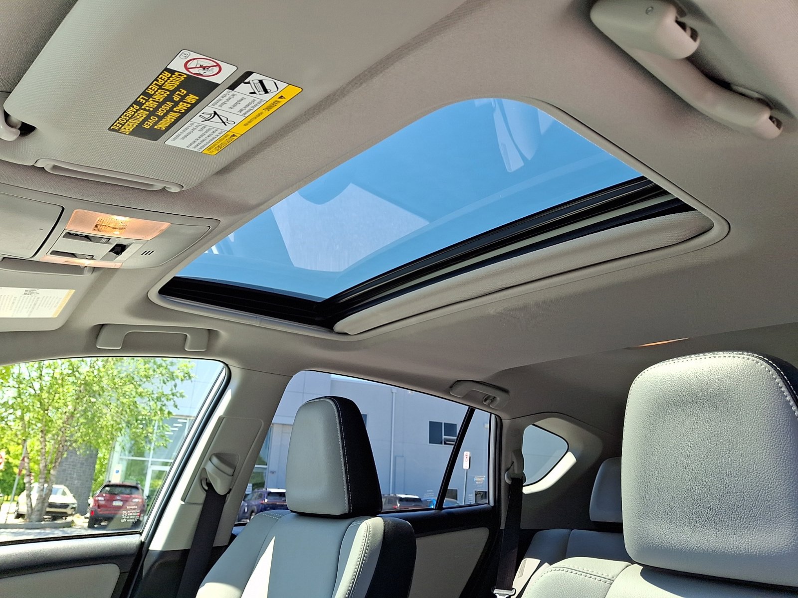 Used 2018 Toyota RAV4 Limited w/ Advanced Technology Package AWD/4WD image 14