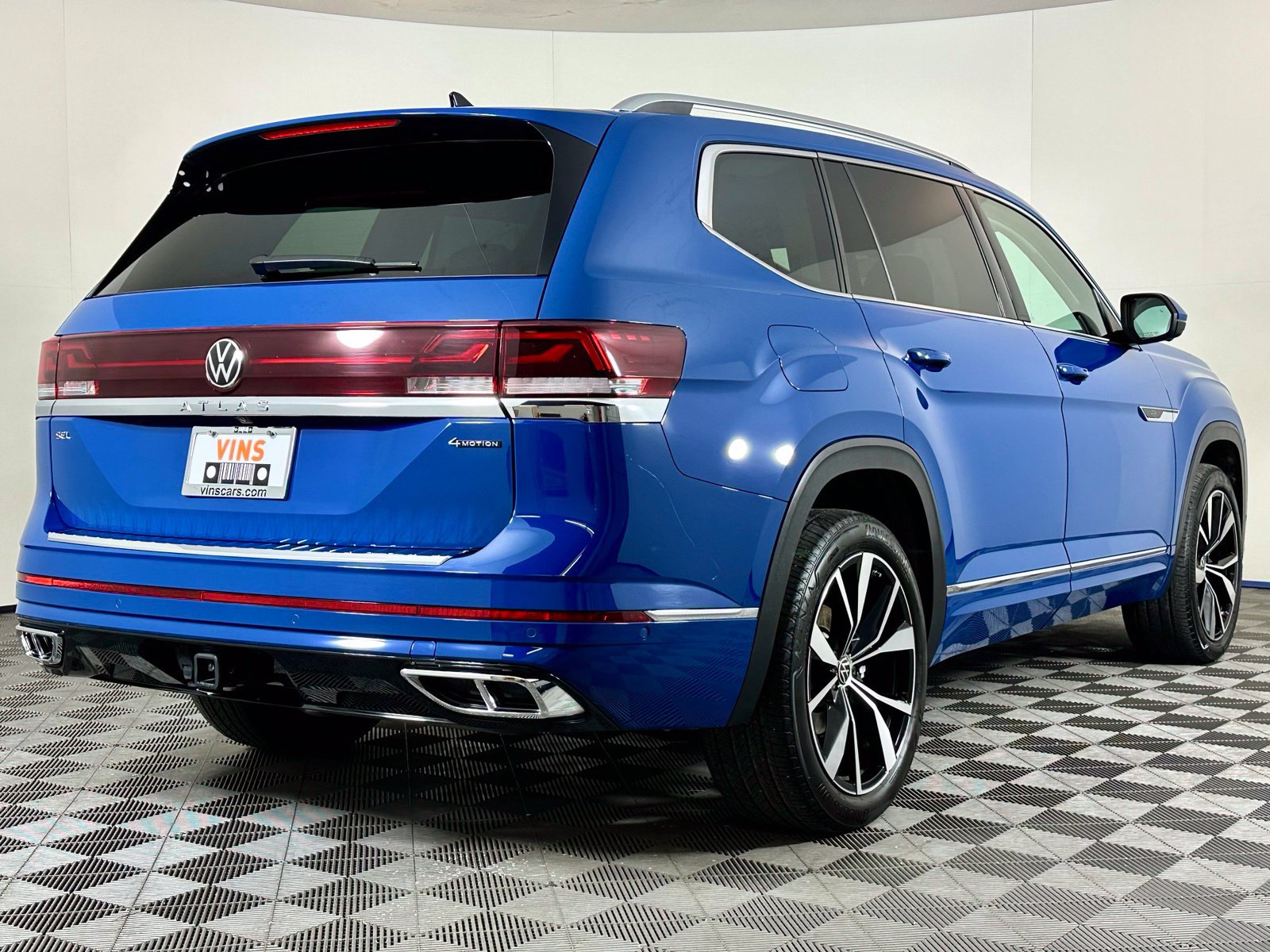 Used 2025 Volkswagen Atlas SEL Premium R-Line AWD/4WD image 5