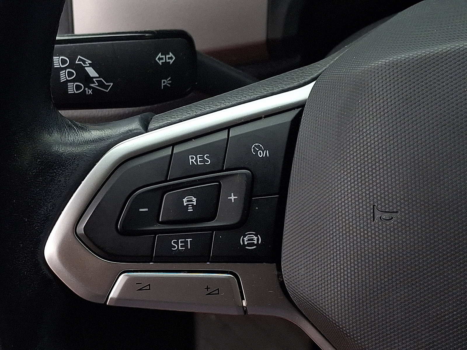 Used 2020 Volkswagen Atlas Cross Sport SE image 20