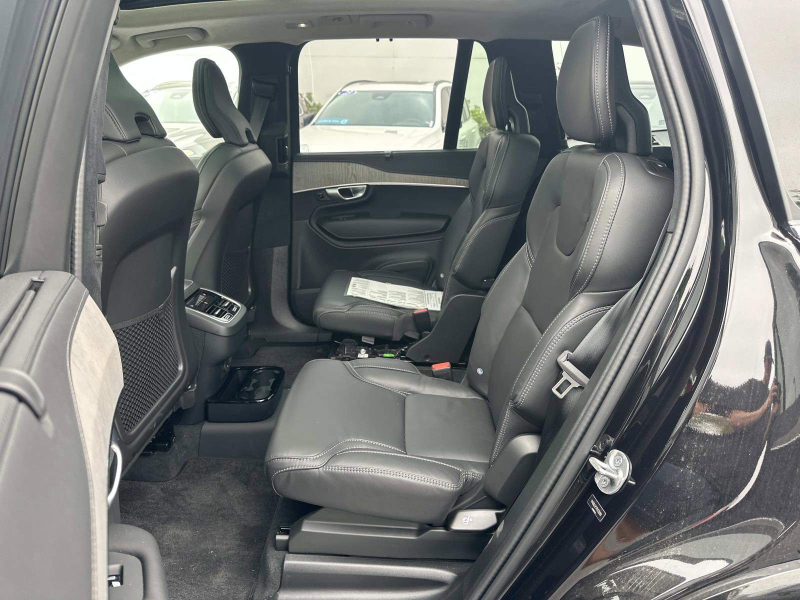 Certified 2024 Volvo XC90 B6 Ultimate w/ Lounge Package image 21