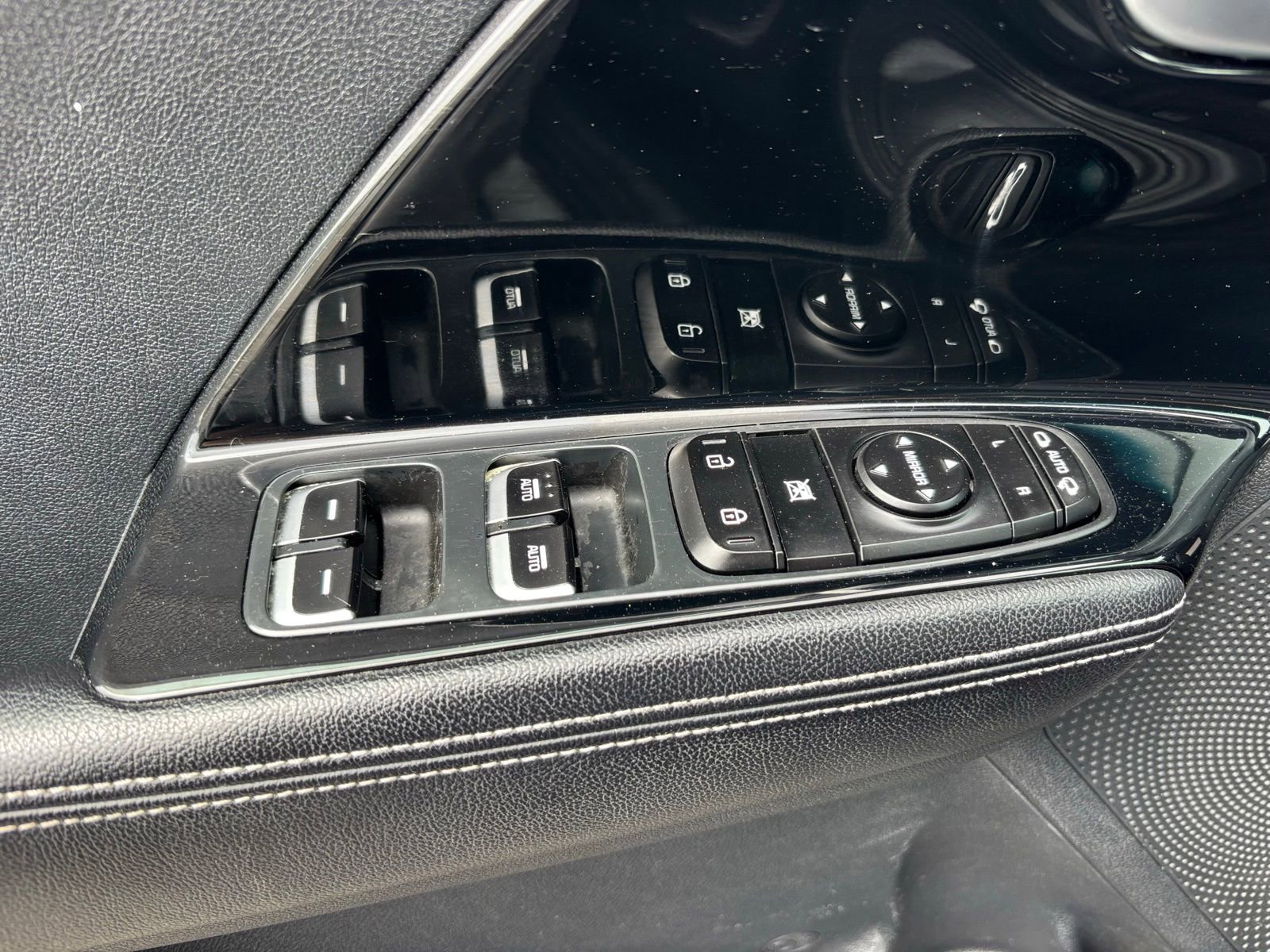 Used 2022 Kia Niro EX w/ Cold Weather Package image 17