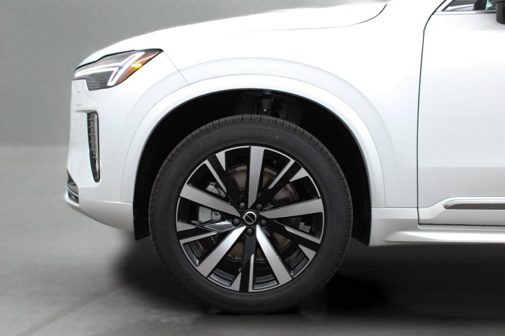 New 2026 Volvo XC90 B5 Core AWD/4WD image 6