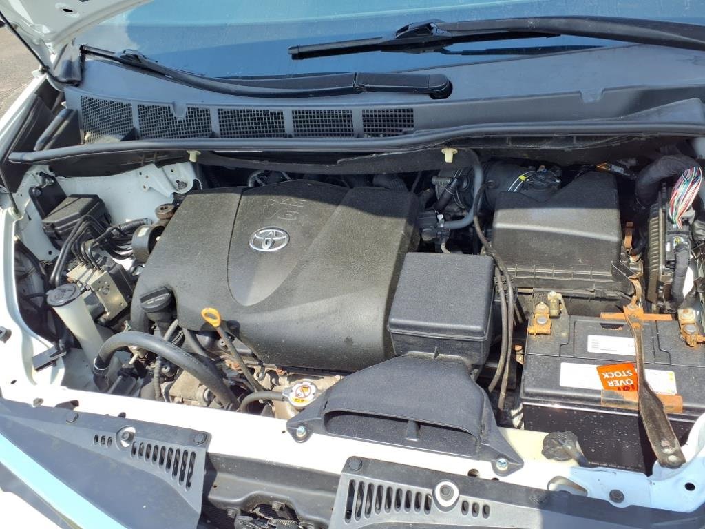 Used 2020 Toyota Sienna L image 10
