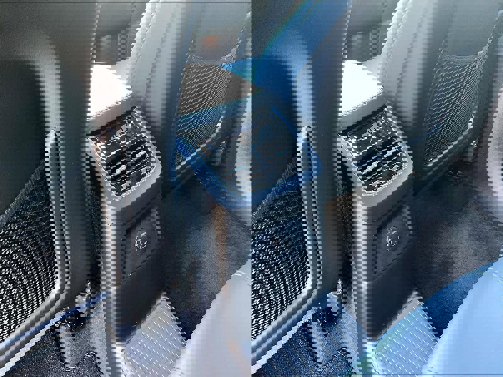 Used 2024 Volvo XC90 T8 Ultimate w/ Protection Package Premier image 38