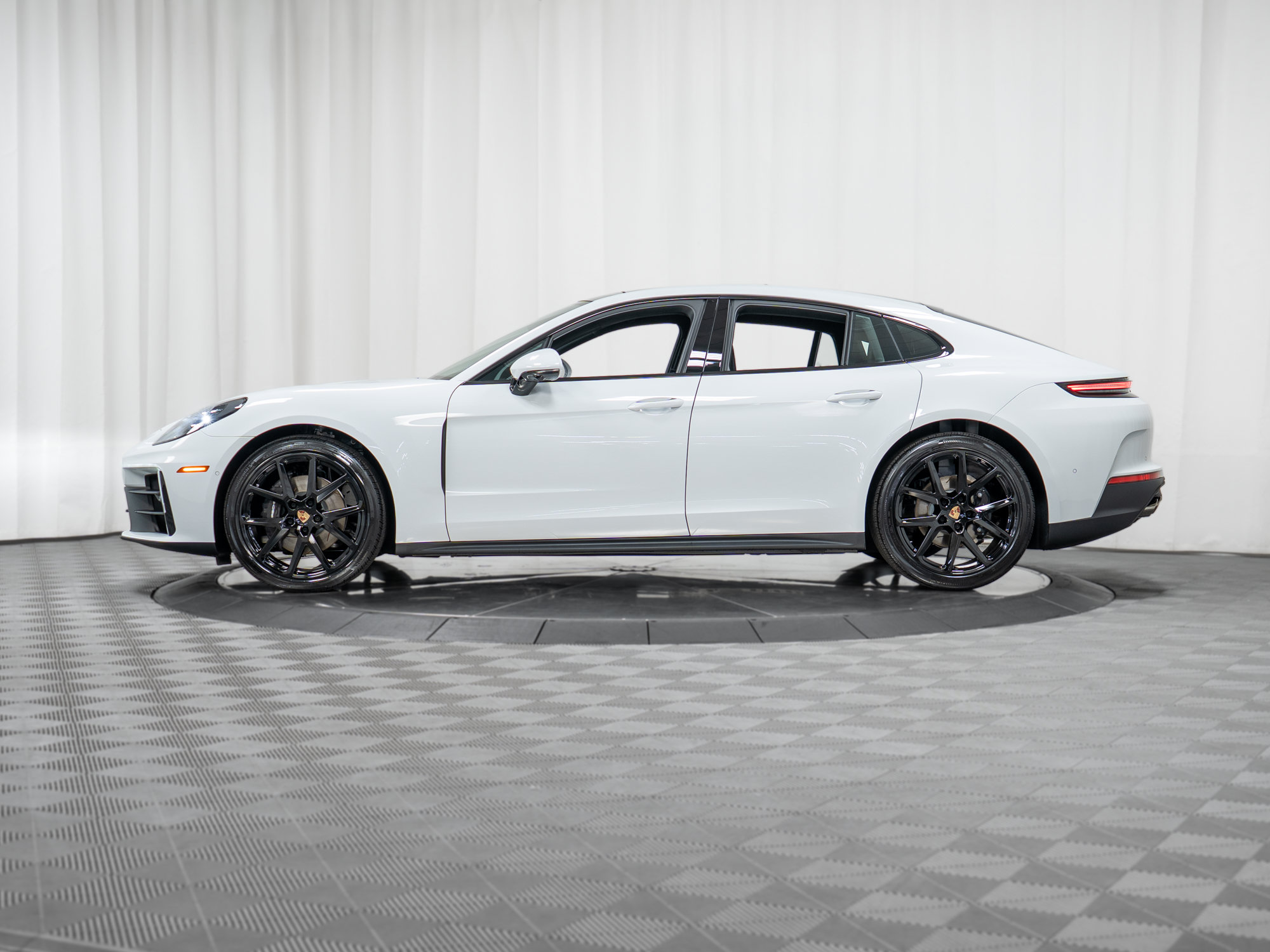 New 2026 Porsche Panamera 4 AWD/4WD image 32