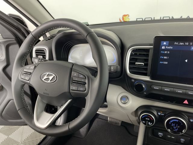 Certified 2025 Hyundai Venue SEL image 28
