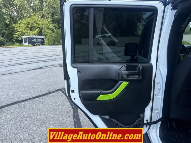 Used 2016 Jeep Wrangler Unlimited Sahara w/ Connectivity Group AWD/4WD image 26