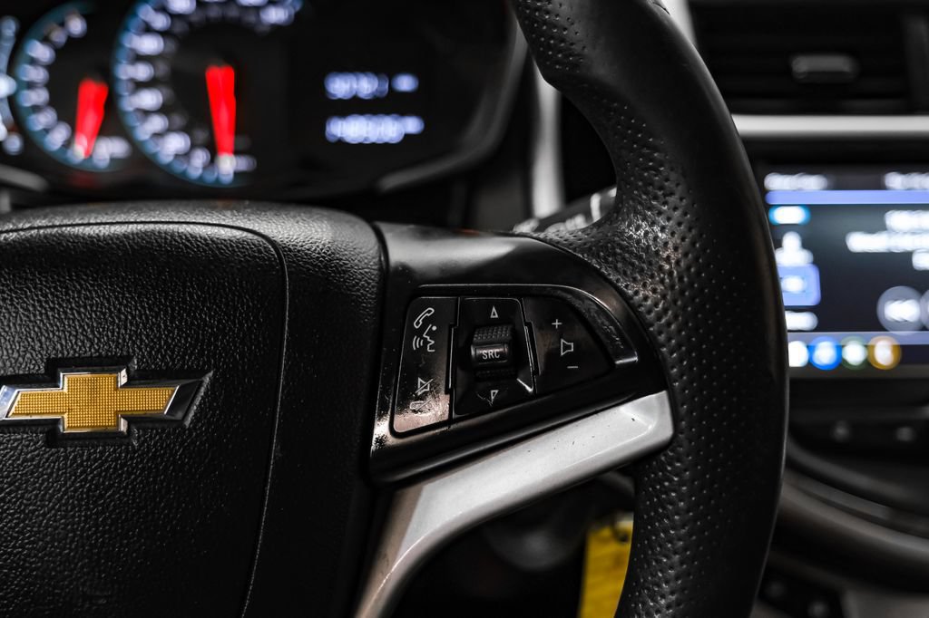 Used 2018 Chevrolet Sonic LT FWD image 17