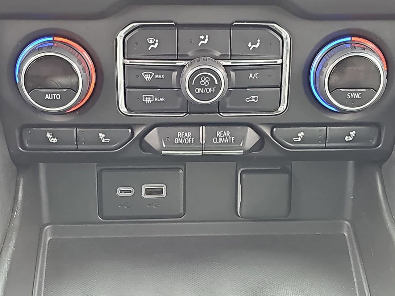 Used 2023 Chevrolet Tahoe Z71 w/ Luxury Package image 27