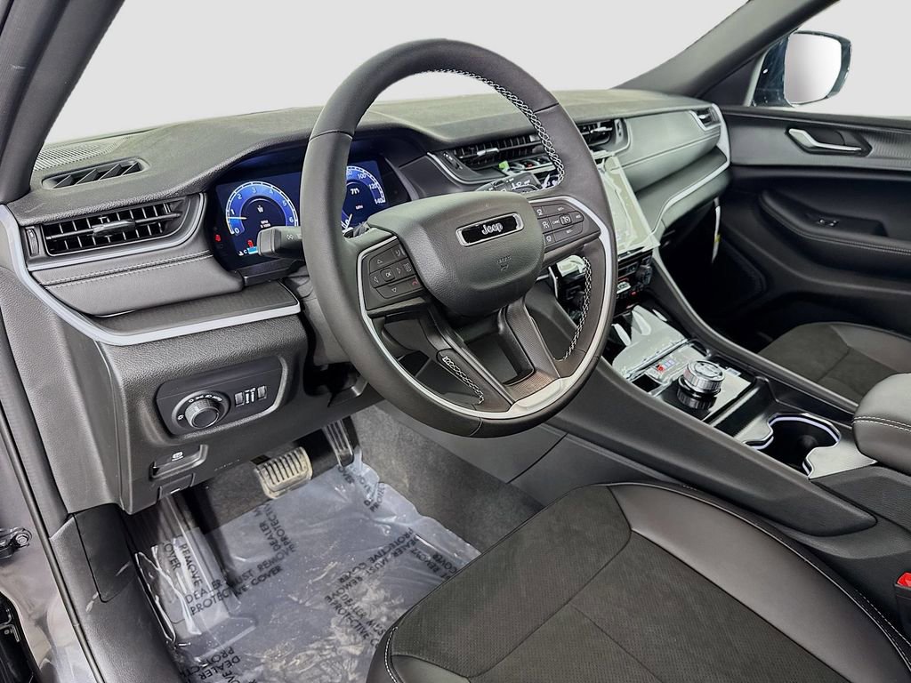 New 2025 Jeep Grand Cherokee L Laredo image 24