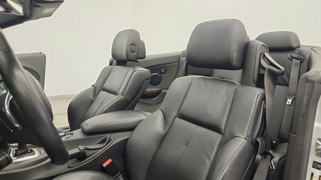 Used 2010 BMW 650i Convertible RWD image 29