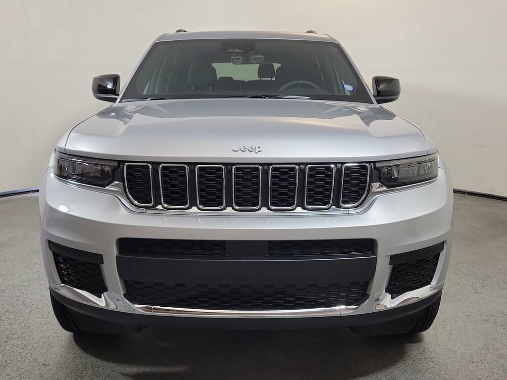Used 2025 Jeep Grand Cherokee L Laredo w/ Luxury Tech Group I AWD/4WD image 2
