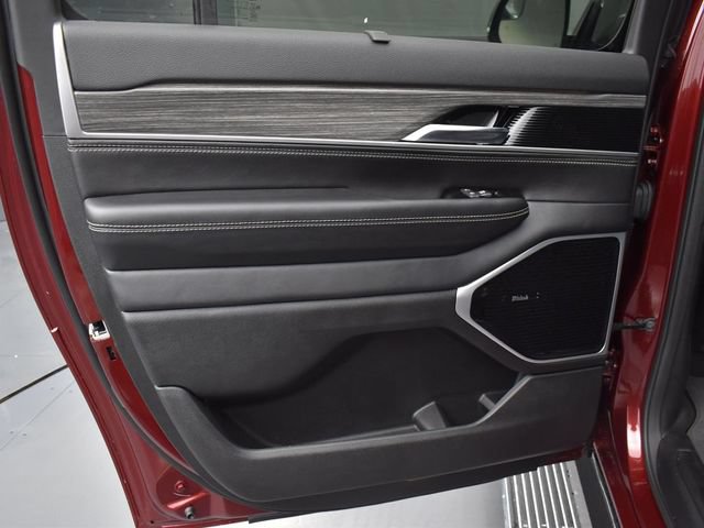 New 2023 Jeep Wagoneer L Series III w/ Premium Group I AWD/4WD image 14