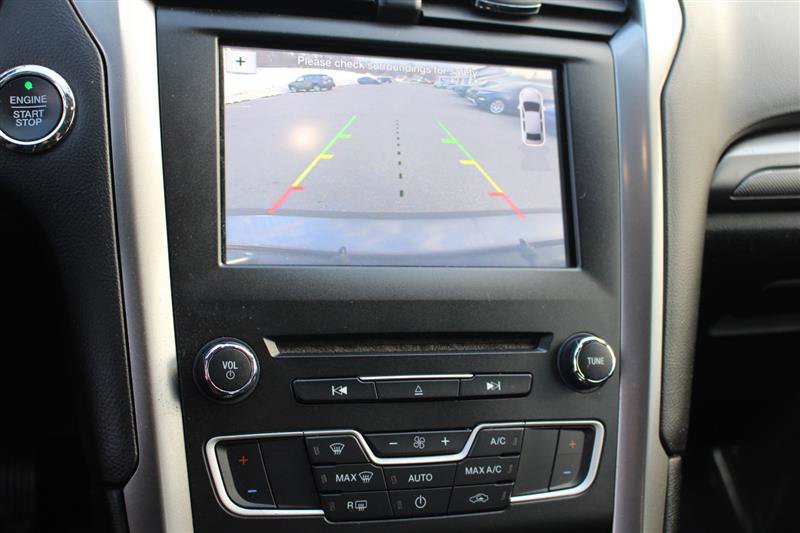 Used 2017 Ford Fusion SE w/ Fusion SE Technology Package image 11