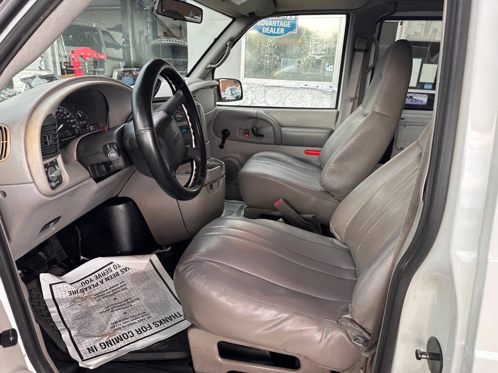Used 2005 GMC Safari w/ Convenience Package RWD image 10