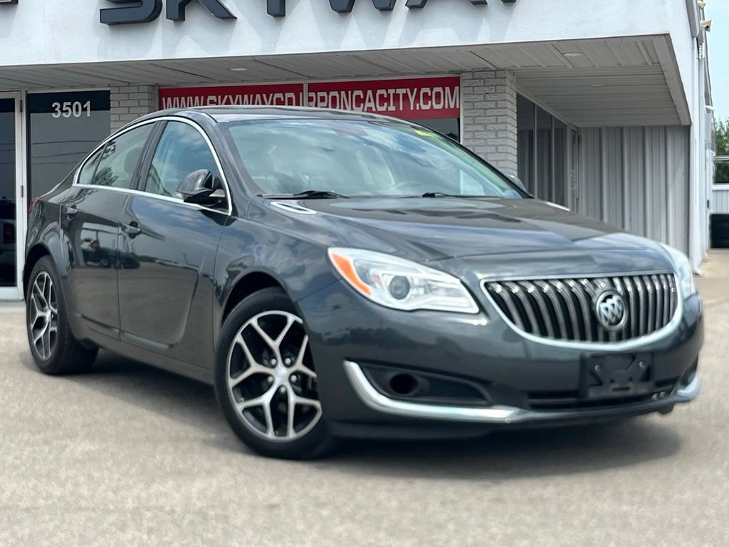 Used 2017 Buick Regal Sport Touring FWD image 1