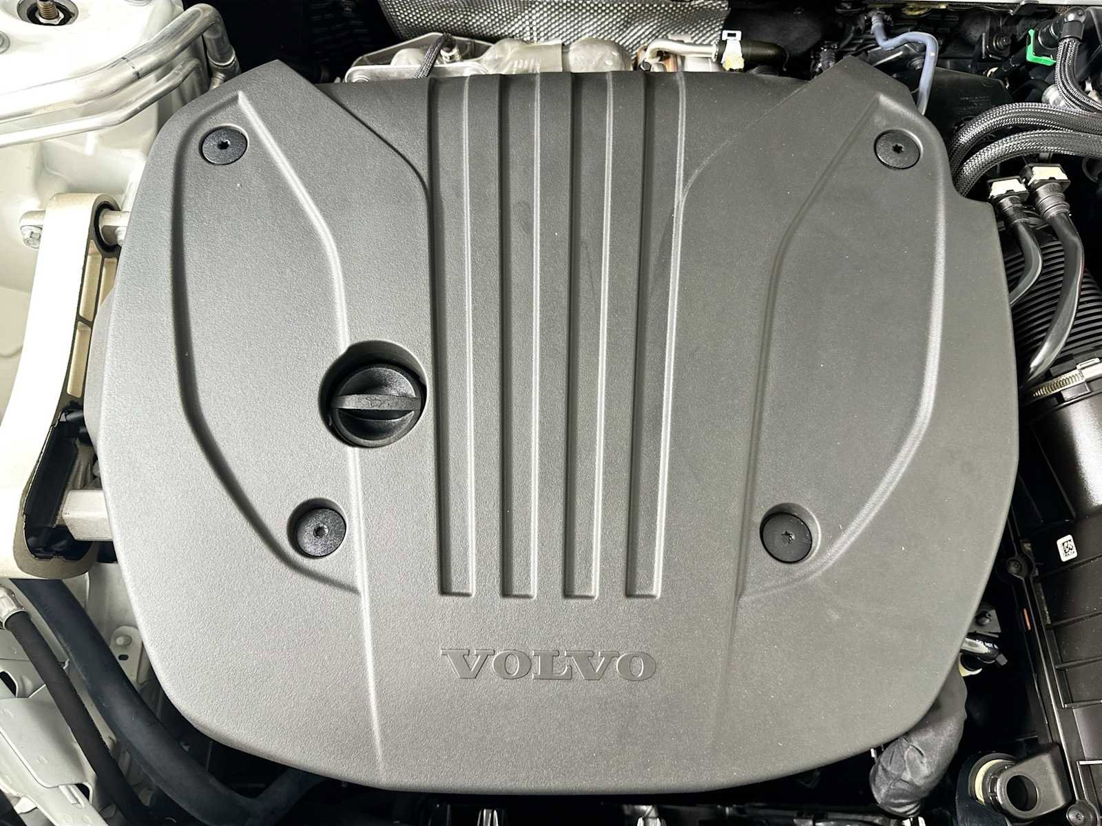 Used 2022 Volvo XC60 B5 Momentum w/ Advanced Package image 28