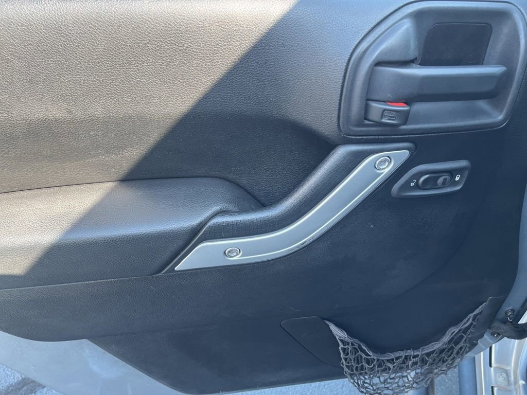 Used 2014 Jeep Wrangler Unlimited Sahara w/ Max Tow Package image 13