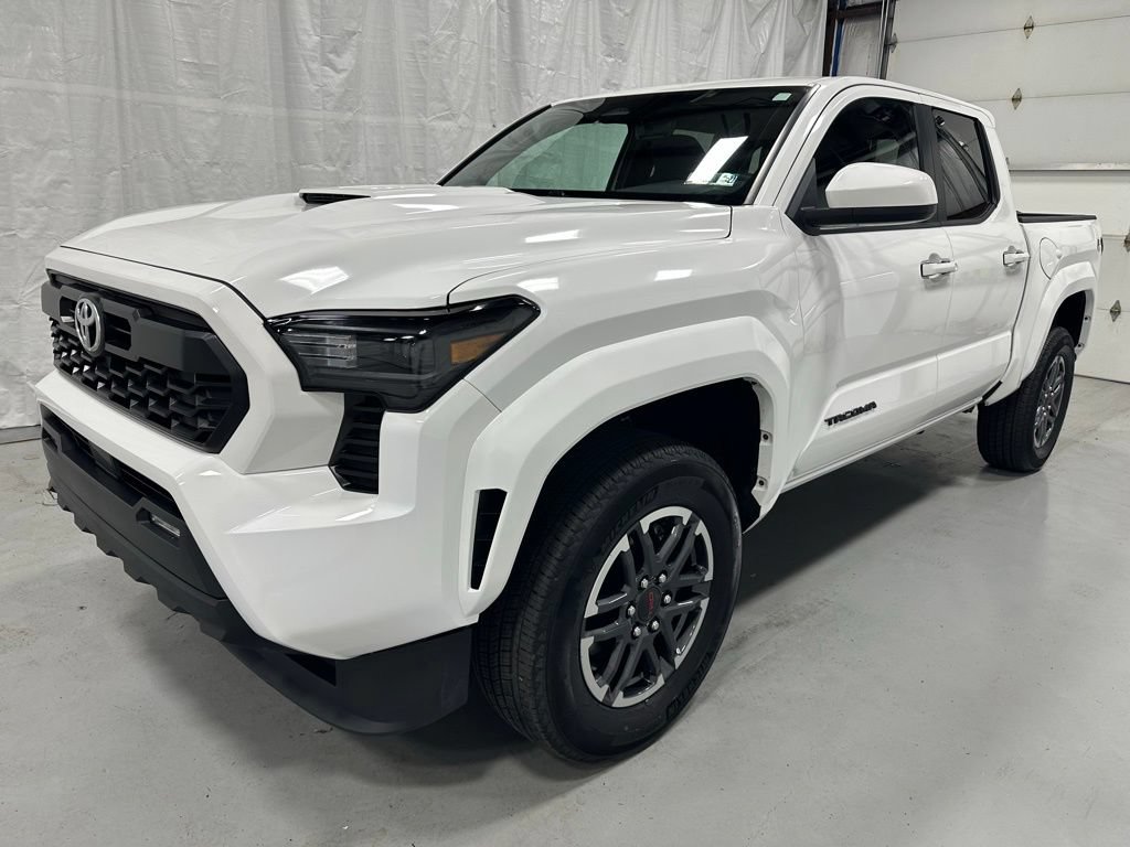 Used 2024 Toyota Tacoma TRD Sport AWD/4WD image 3