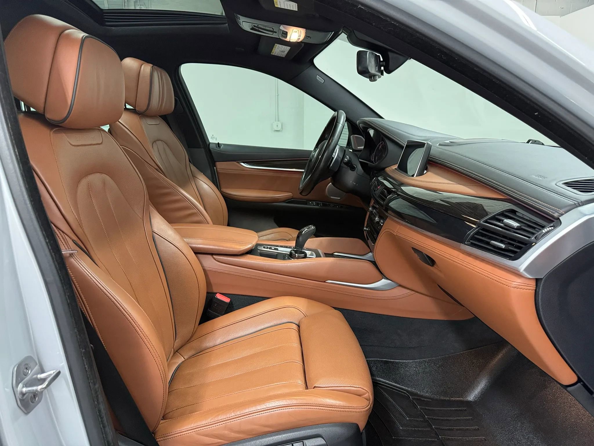 Used 2019 BMW X6 xDrive50i w/ M Sport Package image 11
