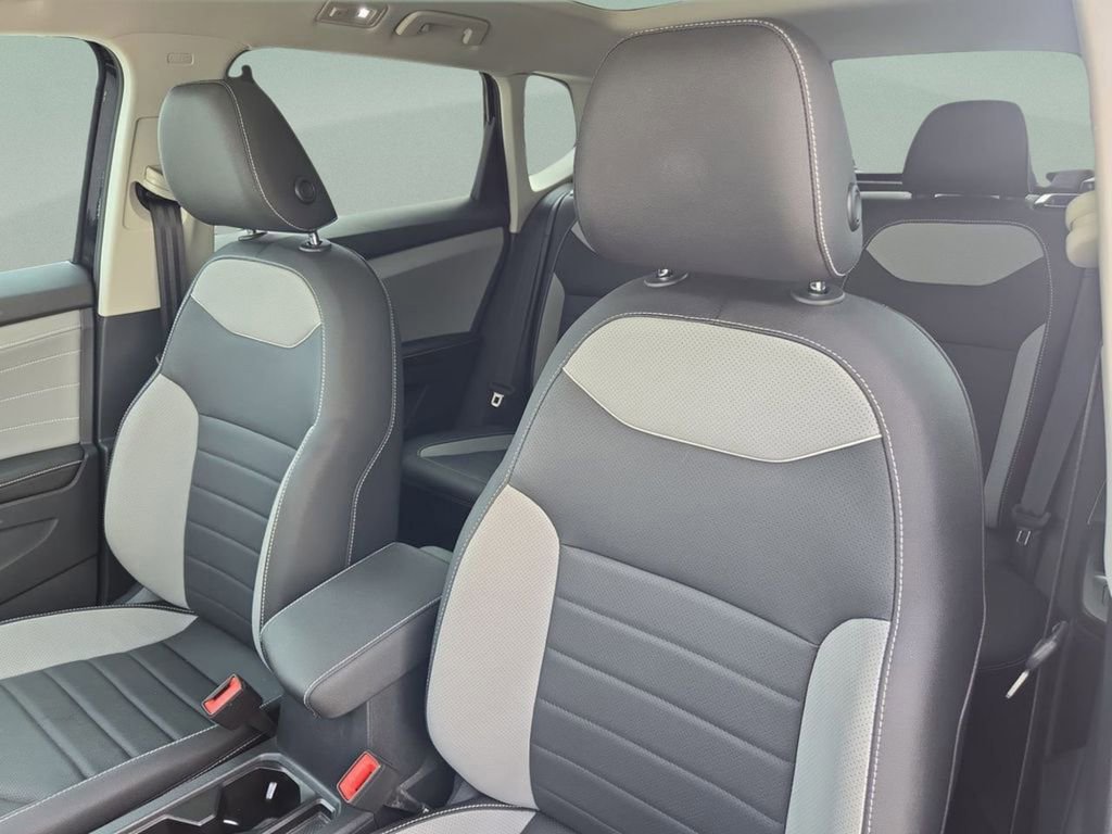 Used 2024 Volkswagen Taos SEL image 14